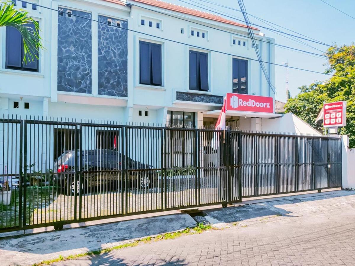 Hotel Reddoorz Syariah At Jemursari Surabaja Exteriér fotografie