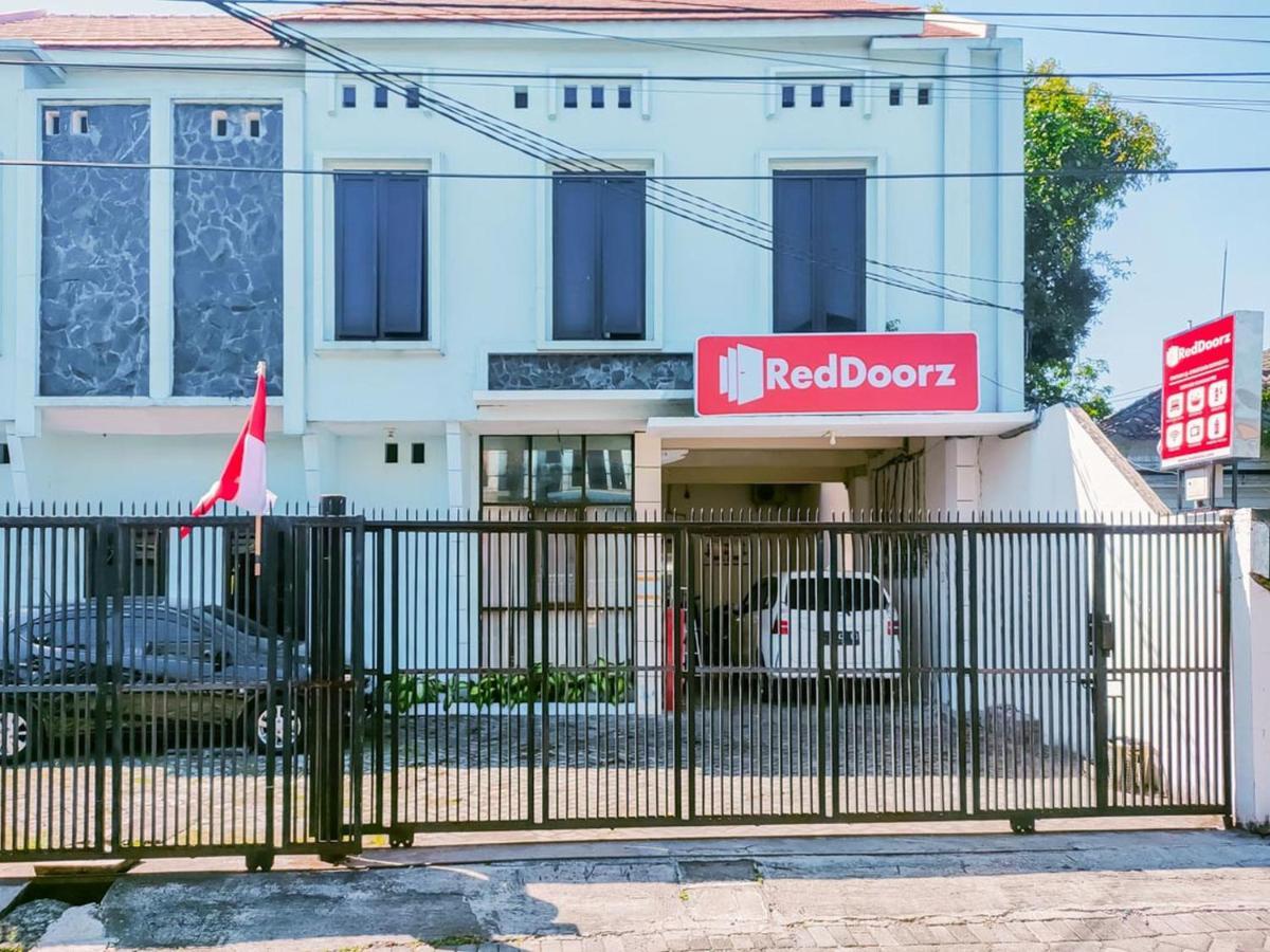 Hotel Reddoorz Syariah At Jemursari Surabaja Exteriér fotografie